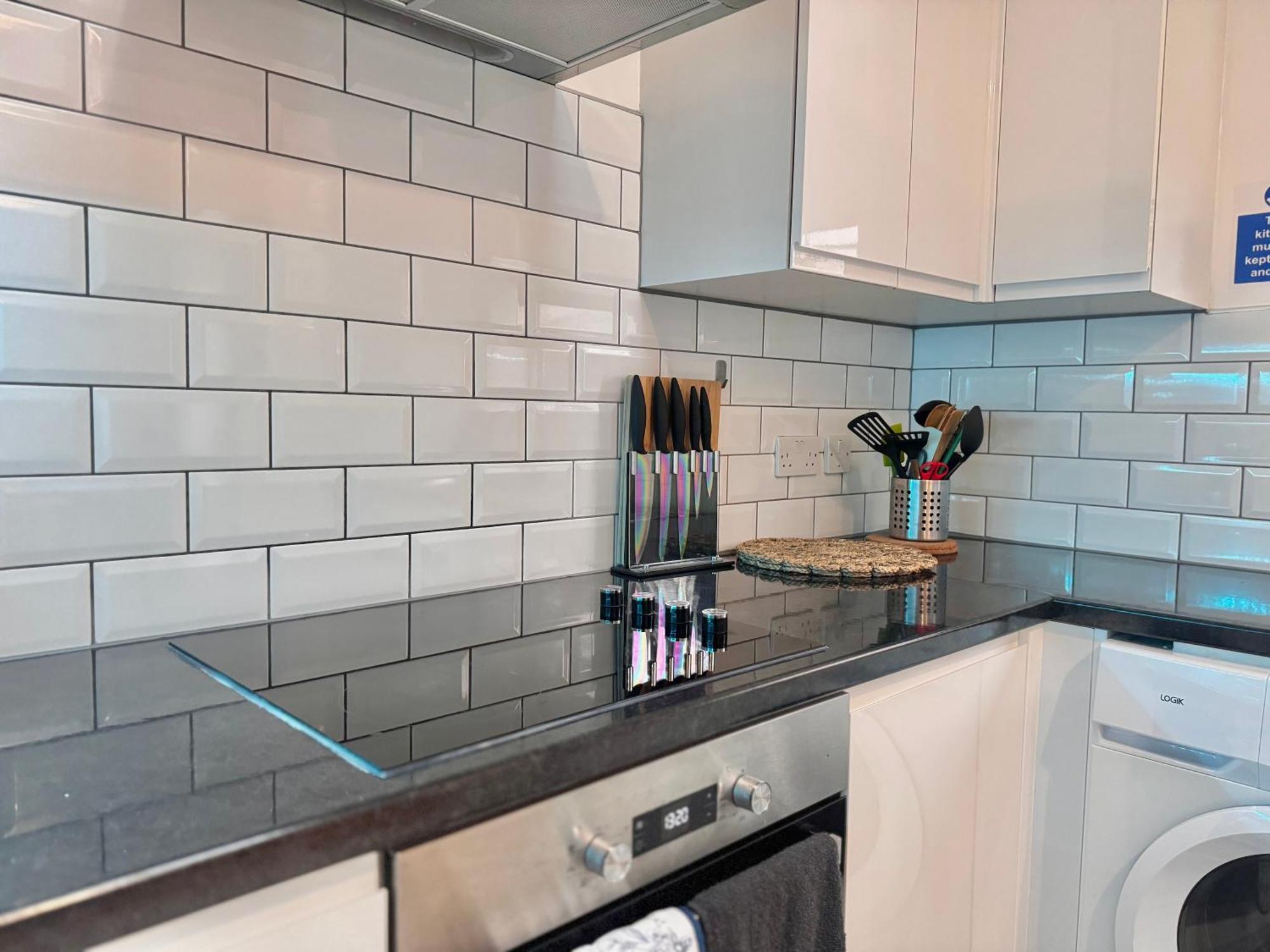 Modern 1-Bed Apt 30Min To Central London & Parking 外观 照片